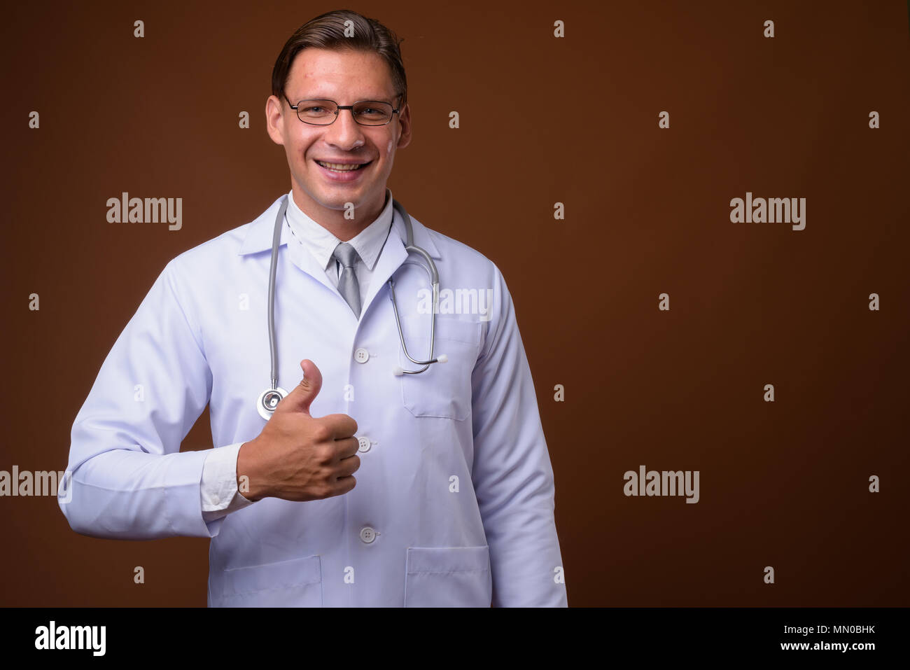 Doctor man studio shot hi-res stock photography and images - Alamy