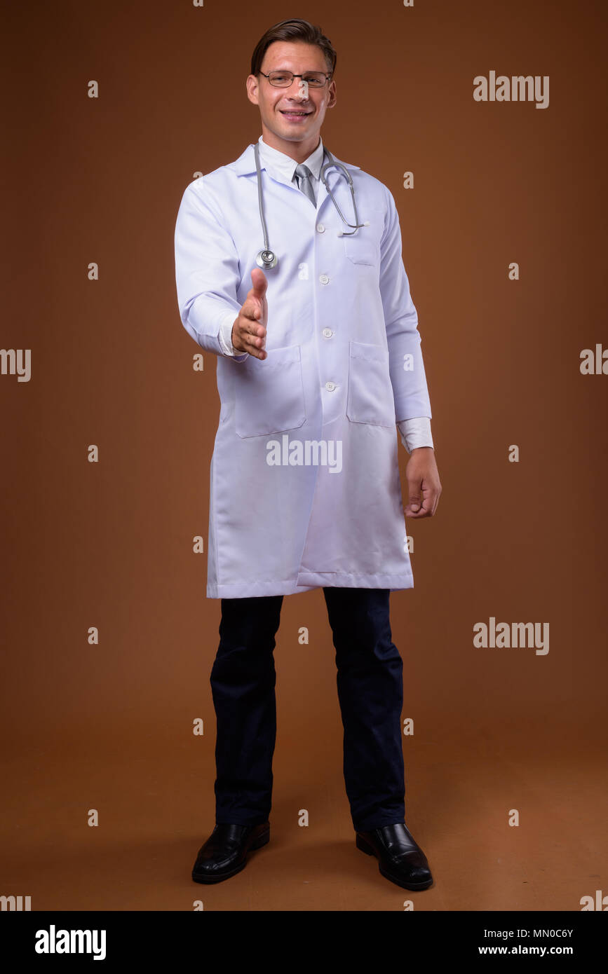 Doctor man studio shot hi-res stock photography and images - Alamy