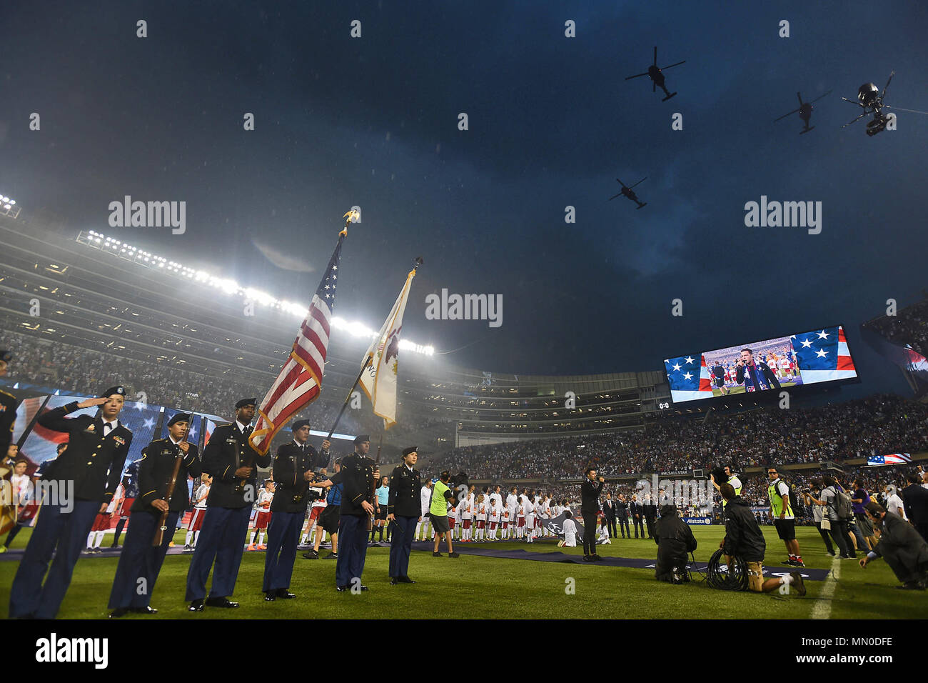 three-u-s-army-uh-60-blackhawk-helicopters-from-the-illinois-national