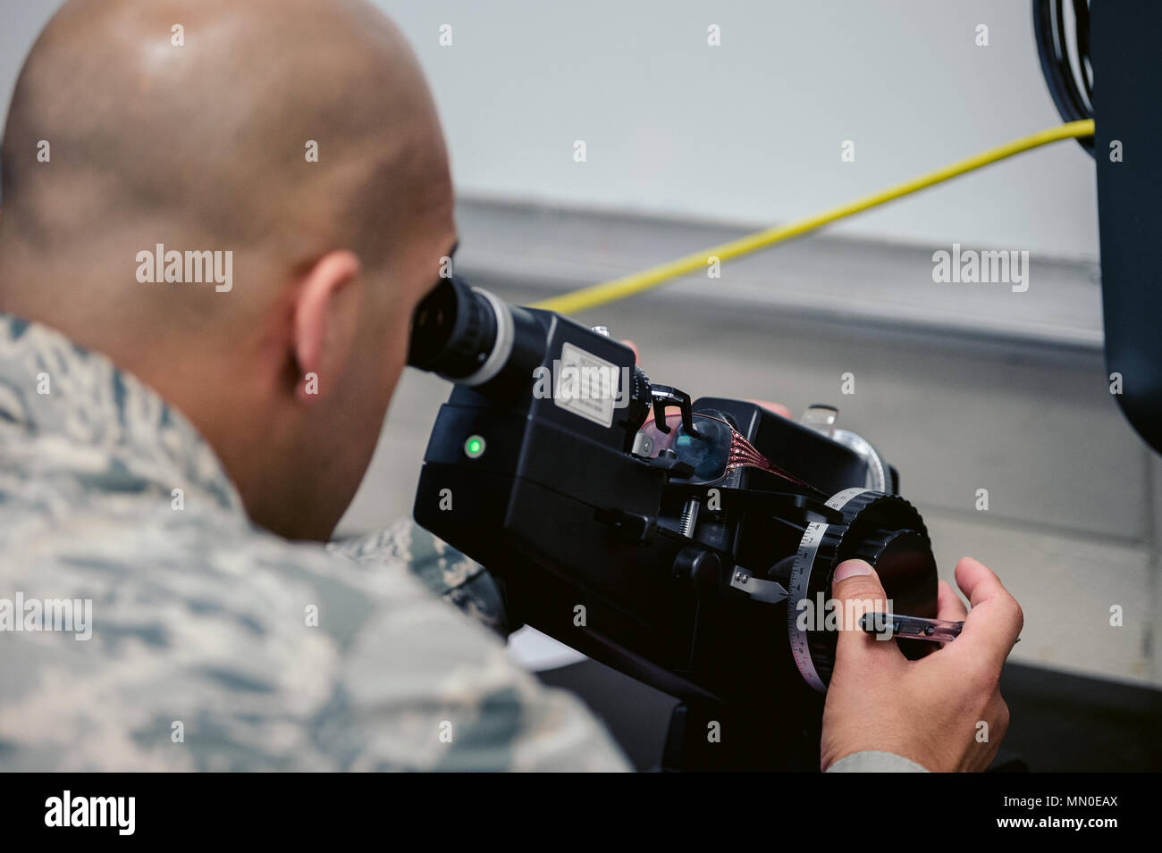 Lensometer Training Lensometer hi-res stock photography and images - Alamy