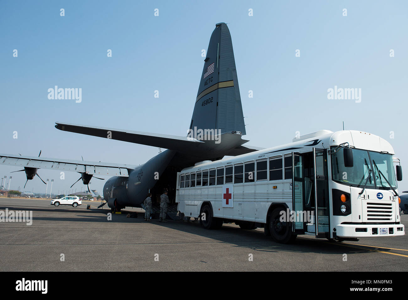 Aircraft offloading procedure hi-res stock photography and images - Alamy