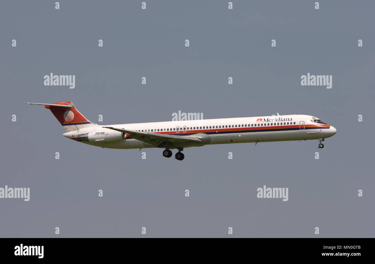 Meridiana plane hi-res stock photography and images - Alamy, image size:1300x915