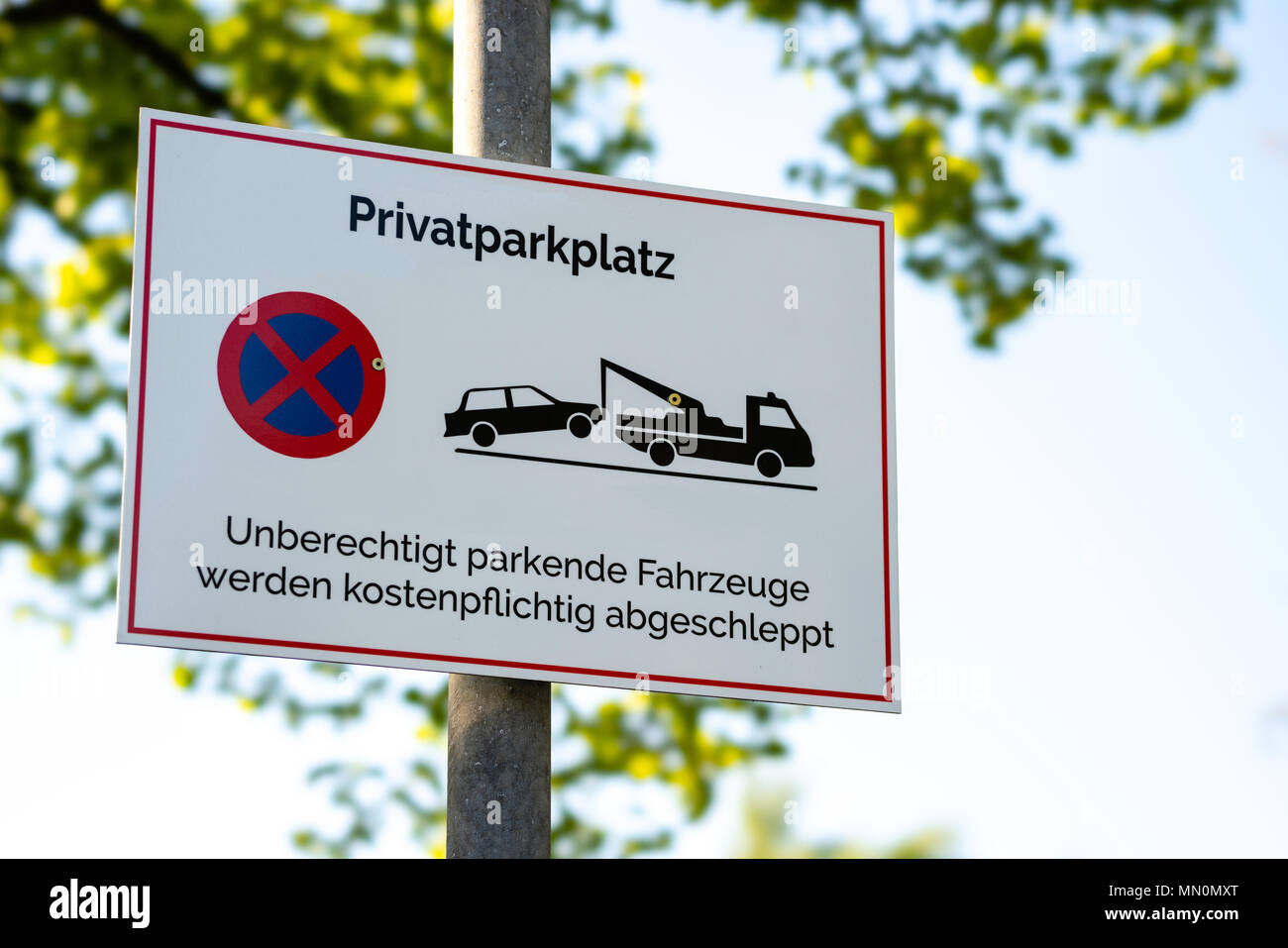 Private parking - Privatparkplatz - Parken verboten - abschleppen Stock Photo
