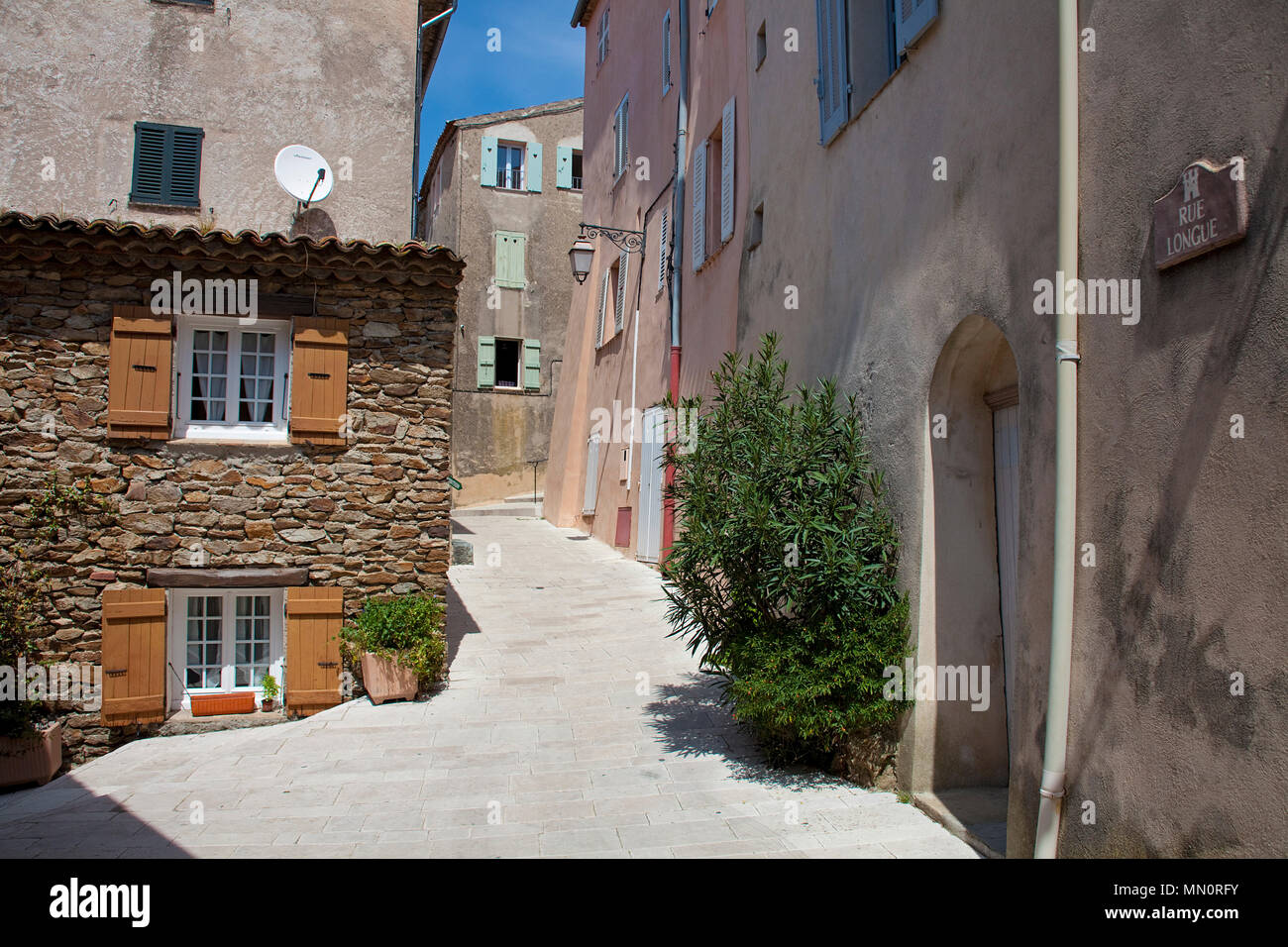 Alley at village Gassin, Cote d'Azur, Département Var, Provence-Alpes-Côte d’Azur, South France, France, Europe Stock Photo