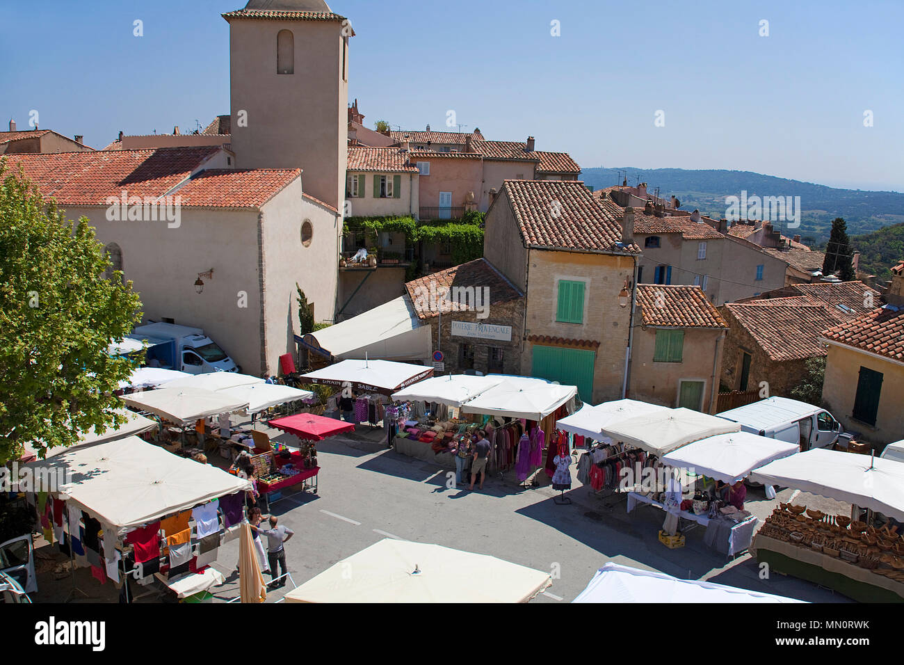 Street market at Ramatuelle, Cote d'Azur, Département Var, Provence-Alpes-Côte d’Azur, South France, France, Europe Stock Photo