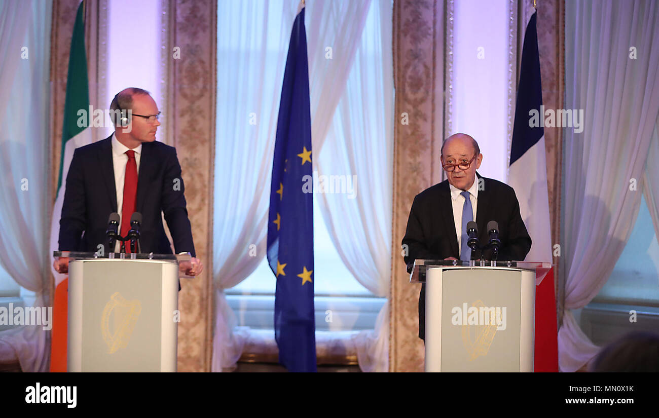 The T‡naiste and Minister for Foreign Affairs and Trade, Simon Coveney T.D (left) with French Minister for Europe and Foreign Affairs, Jean-Yves Le Drian at a press conference at Farmleigh House in Phoenix Park, Dublin . Stock Photo