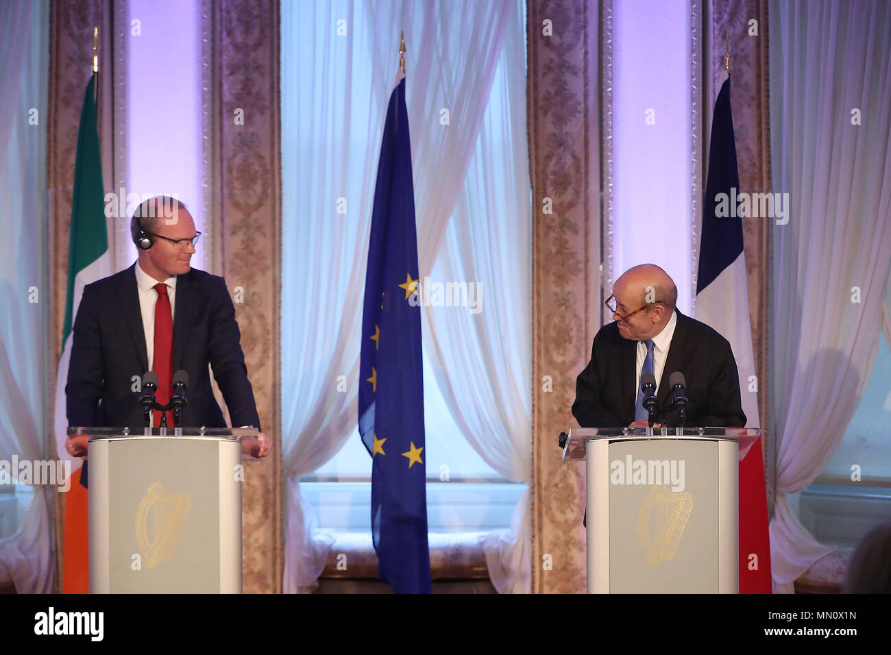 The T‡naiste and Minister for Foreign Affairs and Trade, Simon Coveney T.D (left) with French Minister for Europe and Foreign Affairs, Jean-Yves Le Drian at a press conference at Farmleigh House in Phoenix Park, Dublin . Stock Photo