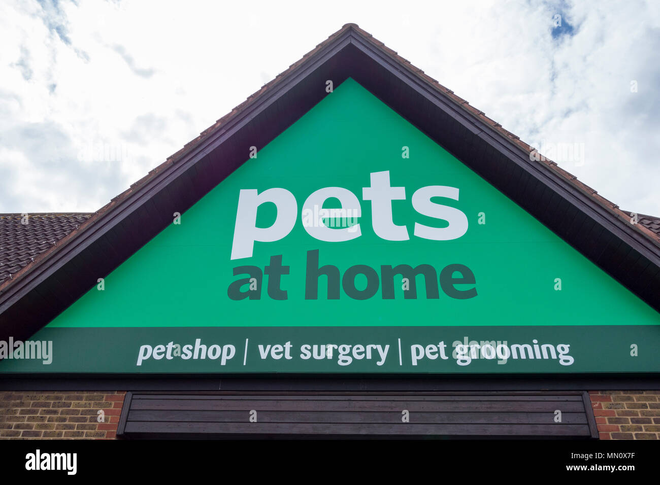 Pets at Home superstore on Manor Road, London, TW9, UK Stock Photo