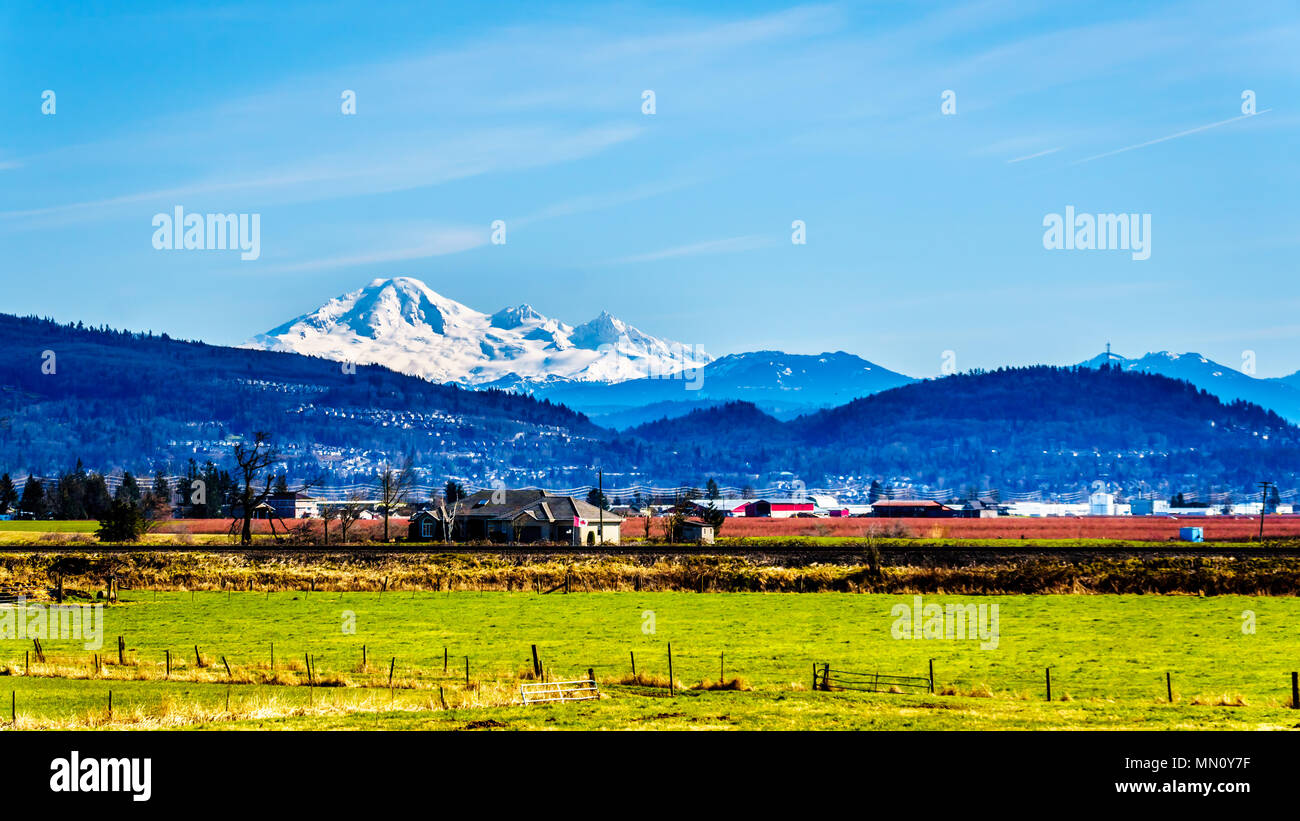 A beautiful scenery of Mount Baker in the Cascade Mountains in