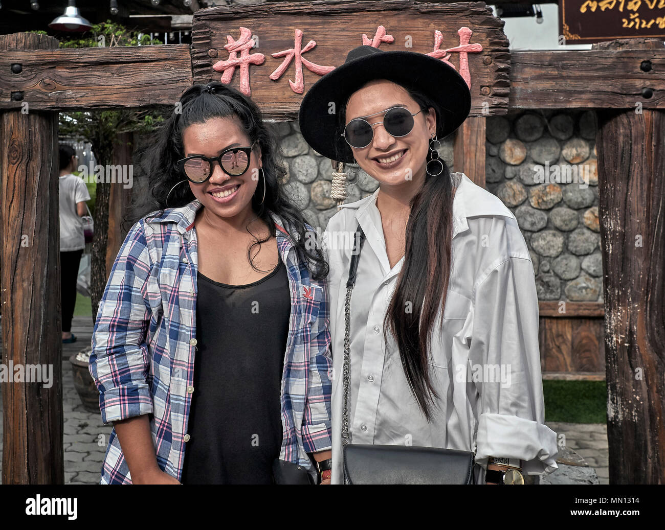 Two woman posing hi-res stock photography and images - Alamy