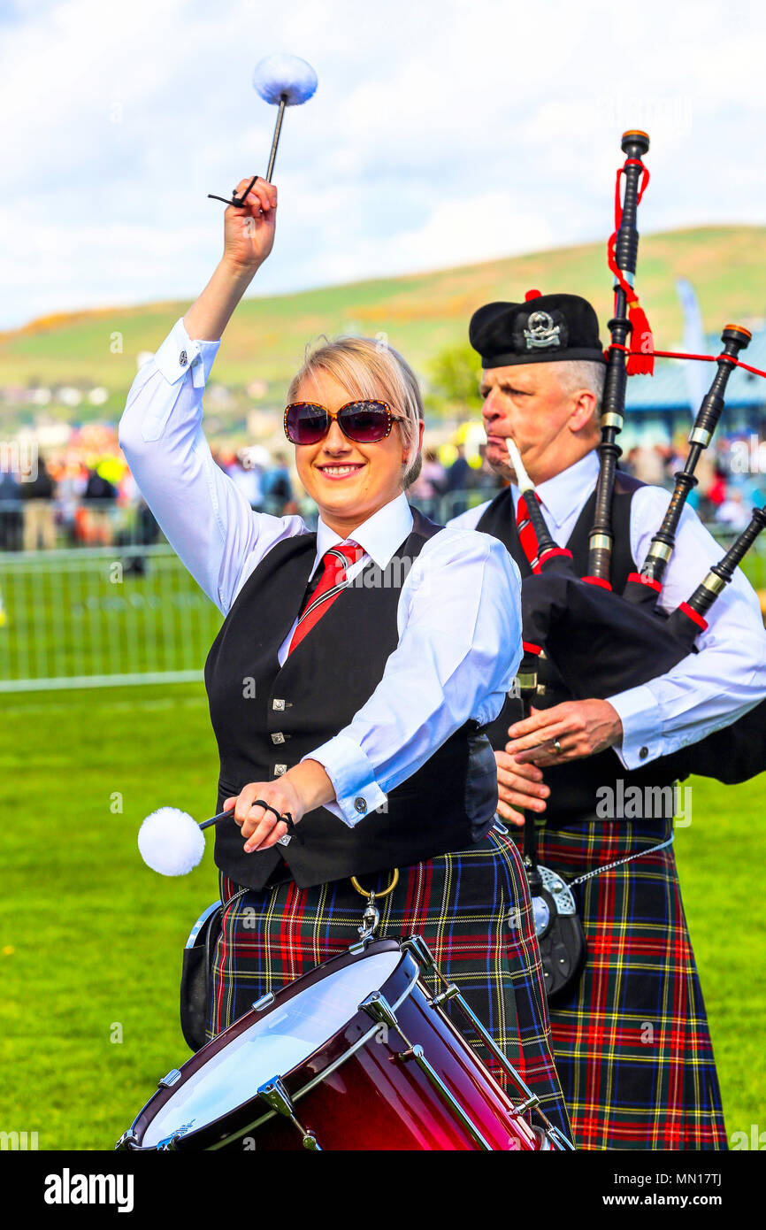 Tossing the caber woman hi-res stock photography and images - Alamy