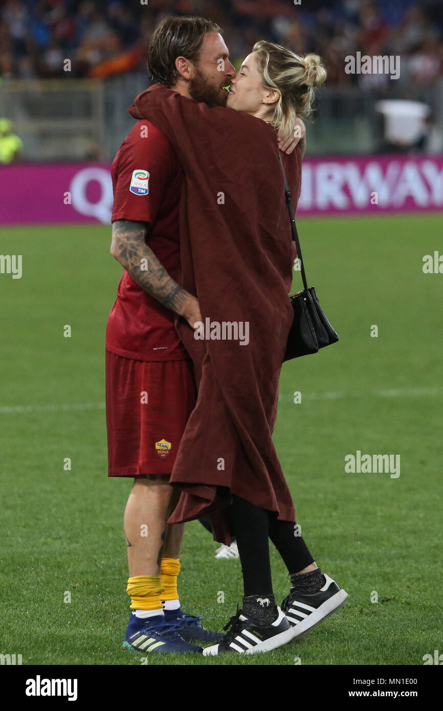 Rome, Italy. 13th May, 2018. 13.05.2018. Stadio Olimpico, Rome, Italy.  Serie A. AS Roma vs FC Juventus. Daniele De Rossi with his family, his  girlfriend Sara Felberbaum, his sons Noah, Rosa and