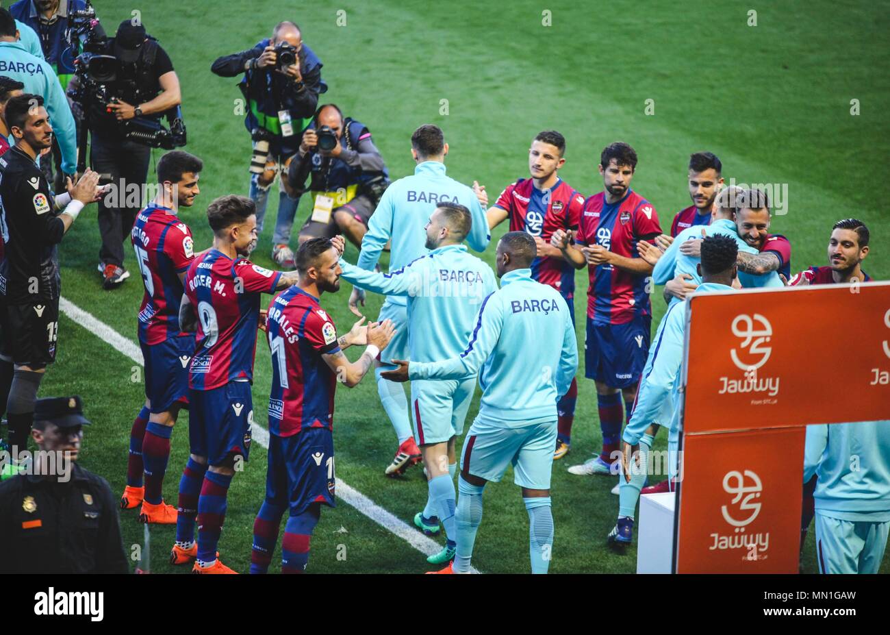 Valencia, Spain. 13th May, 2018. The Levante players pay homenage to the FC Barcelona players during the match between Levante UD and FC Barcelona at the stadium Ciudad de Valencia  Cordon Press Credit: CORDON PRESS/Alamy Live News Stock Photo