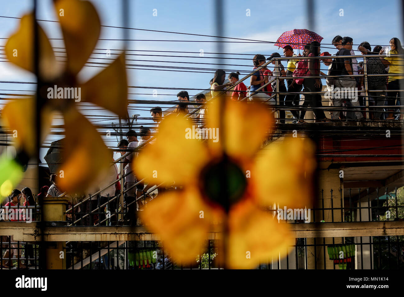 Quezon City, Philippines. 14th May, 2018. Voters line up at Corazon Aquino Elementary School in Quezon City on Monday. May 14, 2018. Millions of Filipino voters flock to schools turned into voting centers nationwide for the Baragay and Sangguniang Kabataan elections. Credit: Basilio H. Sepe/ZUMA Wire/Alamy Live News Stock Photo