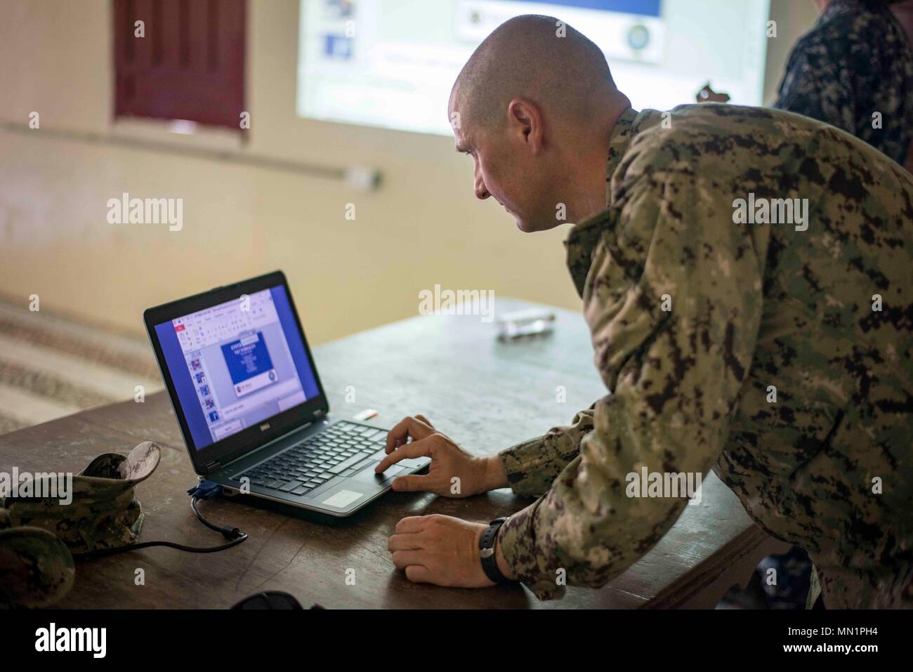 170808-N-KW679-0383 LA BOVEDA, Honduras (August 8, 2017) Lt. Cmdr. Ian Sutherland, the technical director for Navy Entomology Center of Excellence, prepares an entomology lecture during a Southern Partnership Station 17 subject matter expert exchange. SPS 17 is a U.S. Navy deployment, executed by U.S. Naval Forces Southern Command/U.S. 4th Fleet, focused on subject matter expert exchanges with partner nation militaries and security forces in Central and South America. (U.S. Navy photo by Mass Communication Specialist 3rd Class Kristen Cheyenne Yarber) Stock Photo
