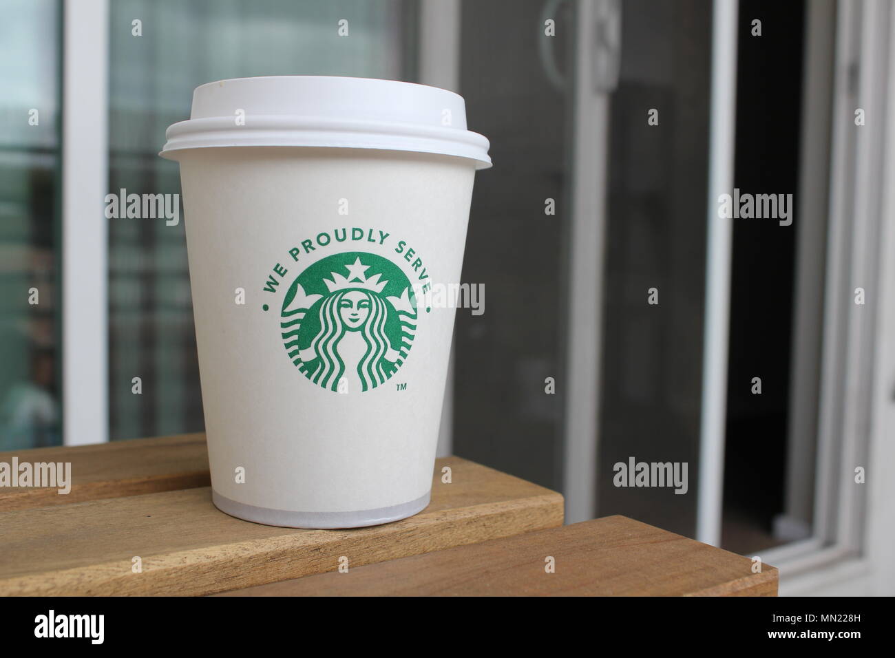 Starbucks latte hi-res stock photography and images - Alamy