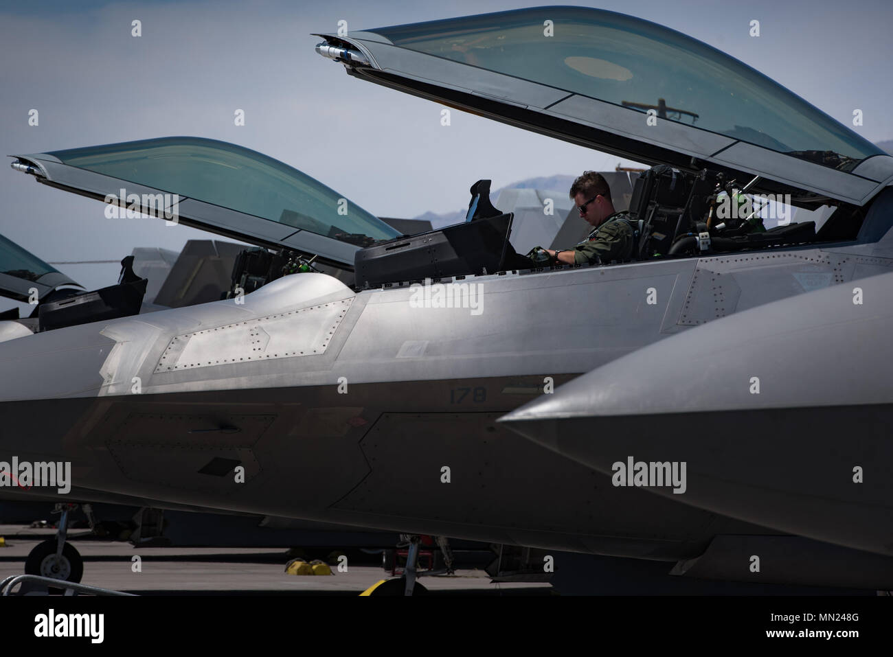 F 119 Raptor Twin pratt whitney f119 engines hi-res stock photography and images - Alamy