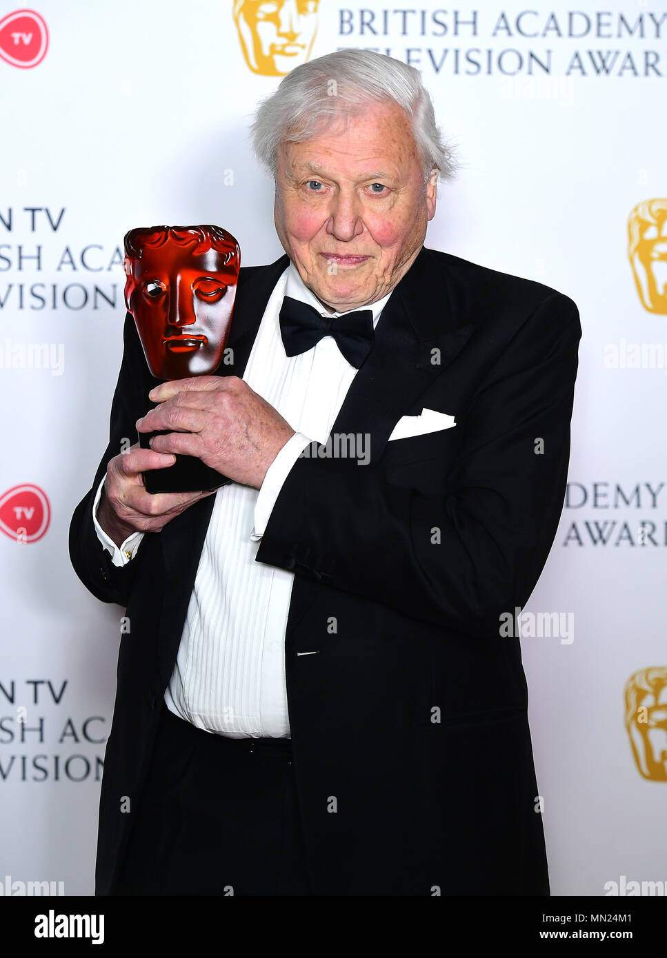sir-david-attenborough-with-the-award-for-virgin-tv-s-must-see-moment