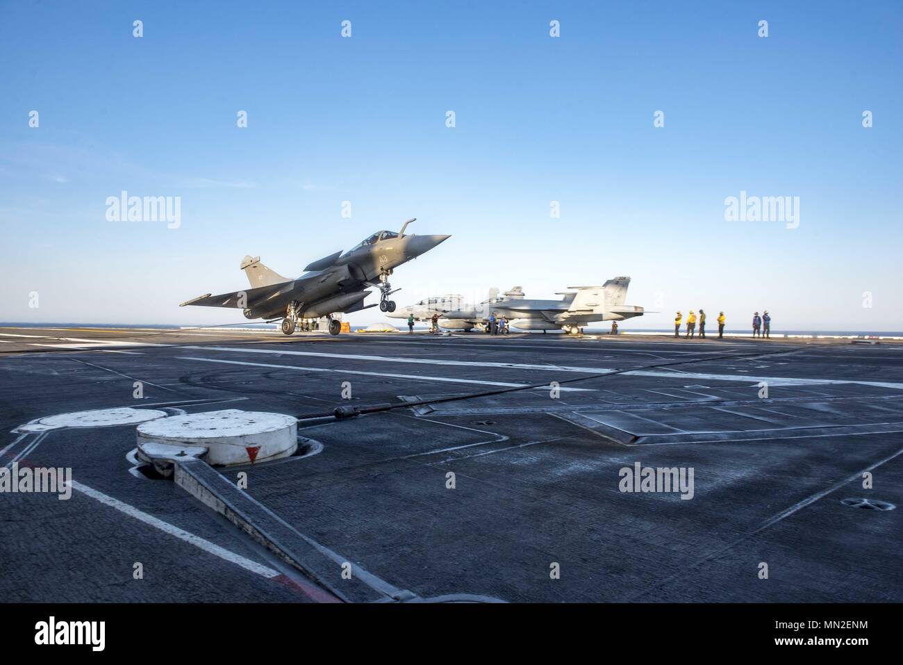 180510-N-UV609-0539 ATLANTIC OCEAN (May 10, 2018) A Rafale Marine attached to squadron 17F of the French navy lands on the flight deck of the aircraft carrier USS George H.W. Bush (CVN 77), May 10, 2018. GHWB is underway in the Atlantic Ocean conducting carrier air wing exercises with the French navy to strengthen partnerships and deepen interoperability between the two nations' naval forces. (U.S. Navy photo by Mass Communication Specialist 2nd Class David Mora Jr.). () Stock Photo