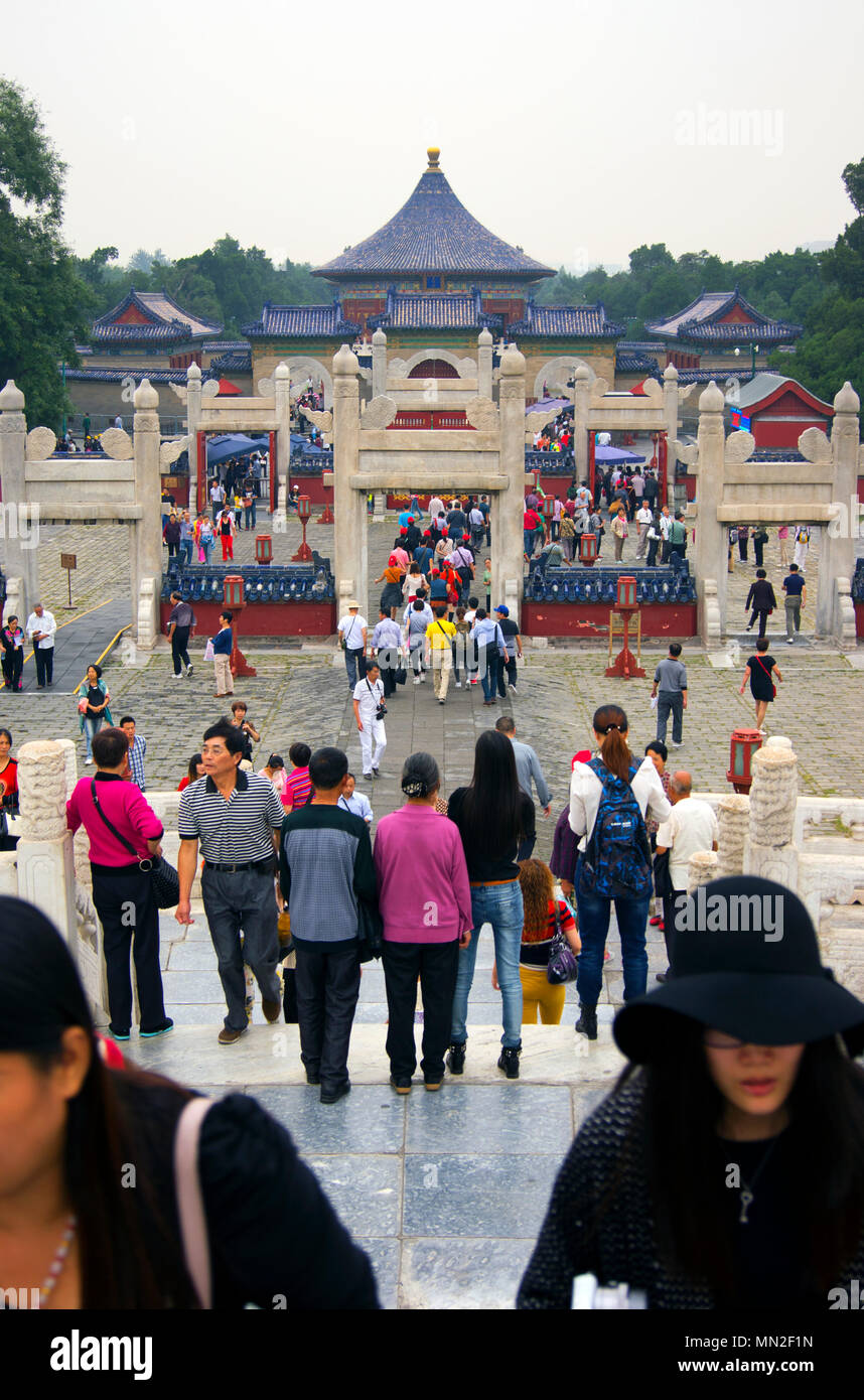 The entrance gates to the Imperial Vault of Heaven compound at the historic Temple of Heaven complex in Beijing, China, viewed from the Circular Mound Stock Photo