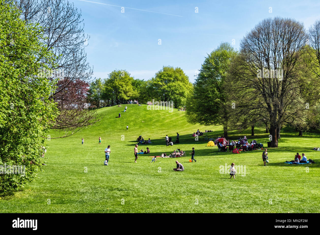 Britzer Garten, Neukölln, Berlin, Germany. 2018. Families, children