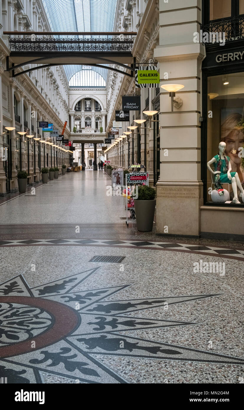 Shopping in den haag hague hires stock photography and images Alamy