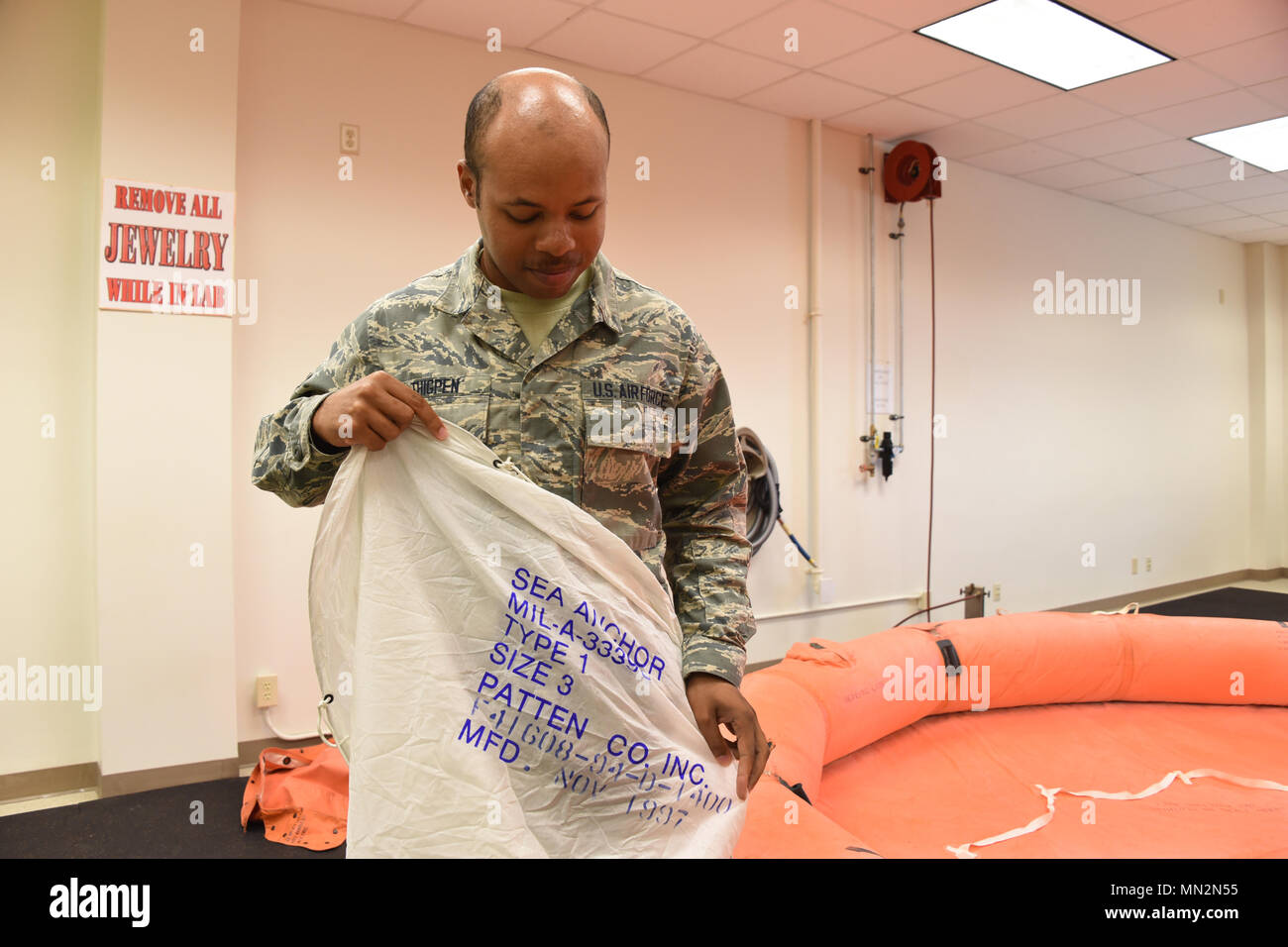 Life Raft Labelling Life raft packing and labeling standards are part of U.S. Air Force ...