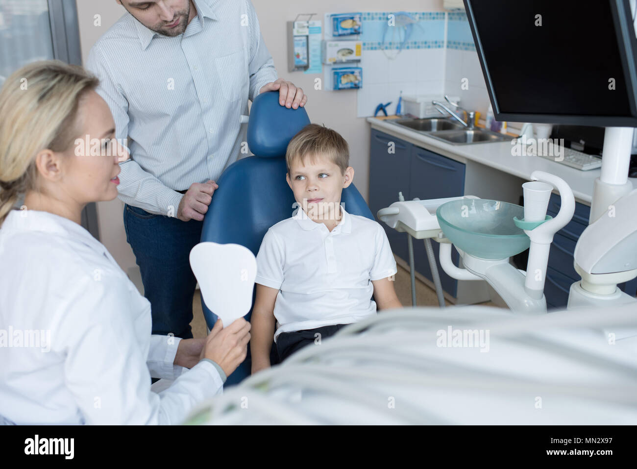 Мальчик в стоматологическом кресле