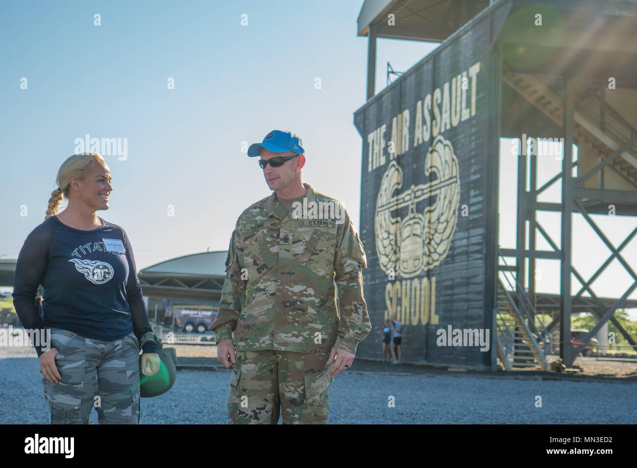 Heidi Watterson, wife of Tennessee Titans strentgh and conditioning coach, speaks with Command Sgt. Maj. Todd Sims, senior enlisted advisor, 101st Airborne Division about the days events on Fort Campbell on Aug 24. Women of the Tennessee Titans football team had the opportunity to be a Soldier for a day. (US Army photo by Spc. Patrick Kirby) Stock Photo