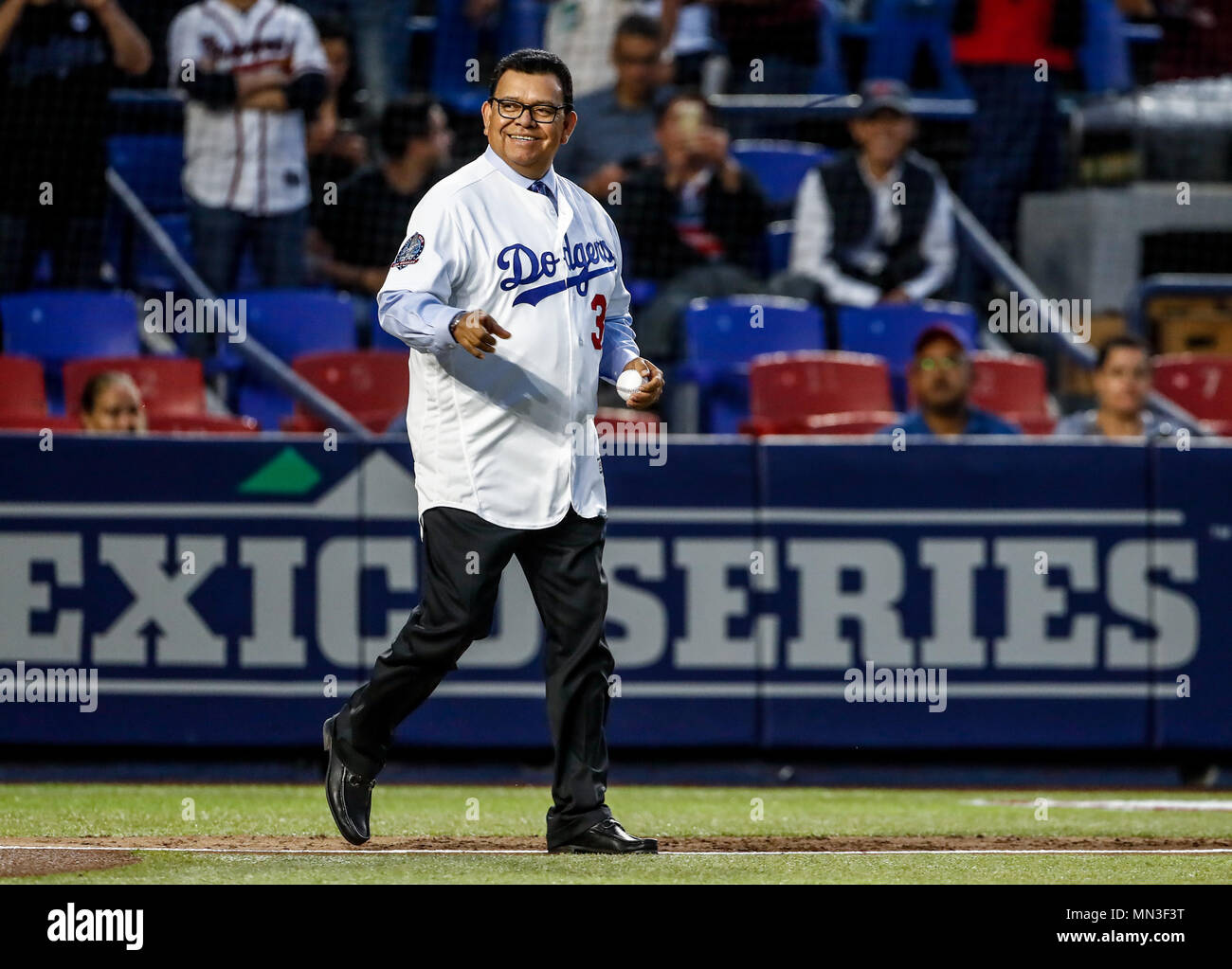 Fernando Valenzuela lanza la primera bola para el playball del partido de beisbol de los Dodgers de Los Angeles contra Padres de San Diego, durante el primer juego de la serie las Ligas Mayores del Beisbol en Monterrey, Mexico el 4 de Mayo 2018. (Photo: Luis Gutierrez) Stock Photo