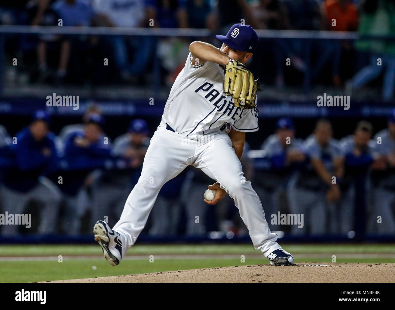 Joey Lucchesi pitcher inicial de San Diego, durante el partido de beisbol de los Dodgers de Los