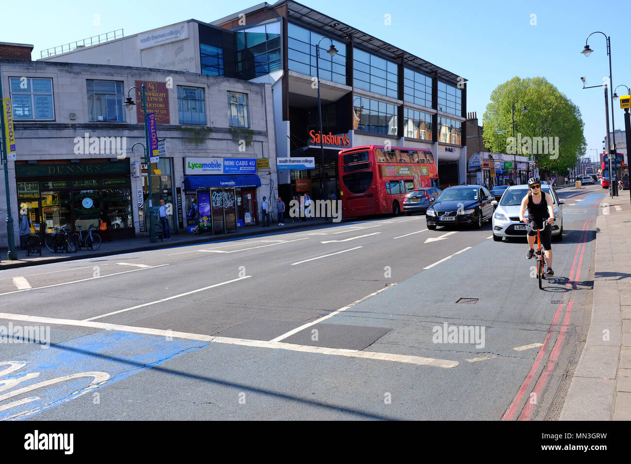 Tooting High Street London SW17 Stock Photo - Alamy
