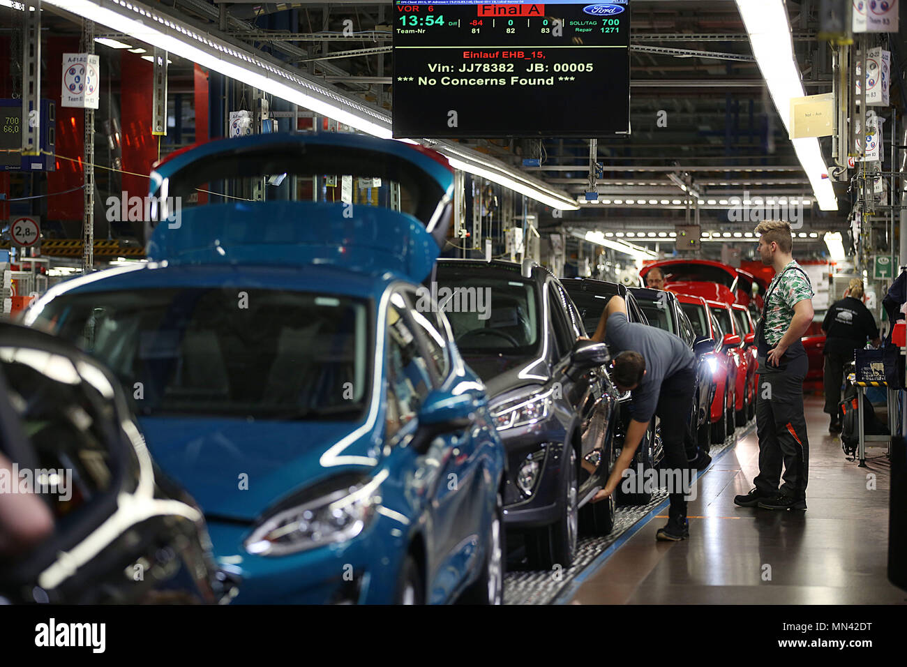 09 May 2018, Germany, Cologne: Ford employees work on a Fiesta on the conveyor belt at the final inspection. Photo: Oliver Berg/dpa Stock Photo