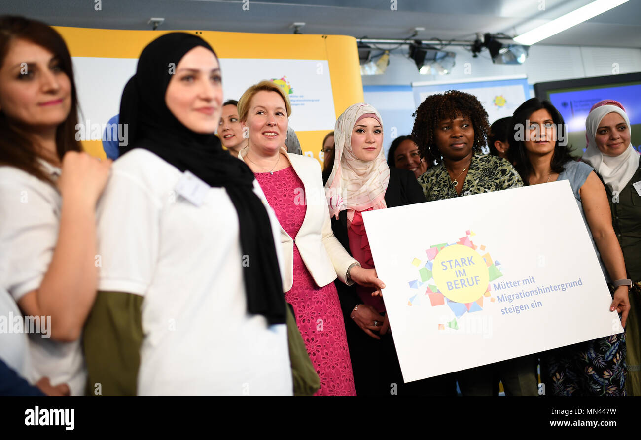 14 May 2018, Germany, Berlin: Franziska Giffey of the Social Democratic Party (SPD), German Minister of Family Affairs, Senior Citizens, Women and Youth, meets women from a migrant background who participate in the European Social Fund (ESF) programme 'Stark im Beruf' (lit. strong in the job). Photo: Britta Pedersen/dpa Stock Photo