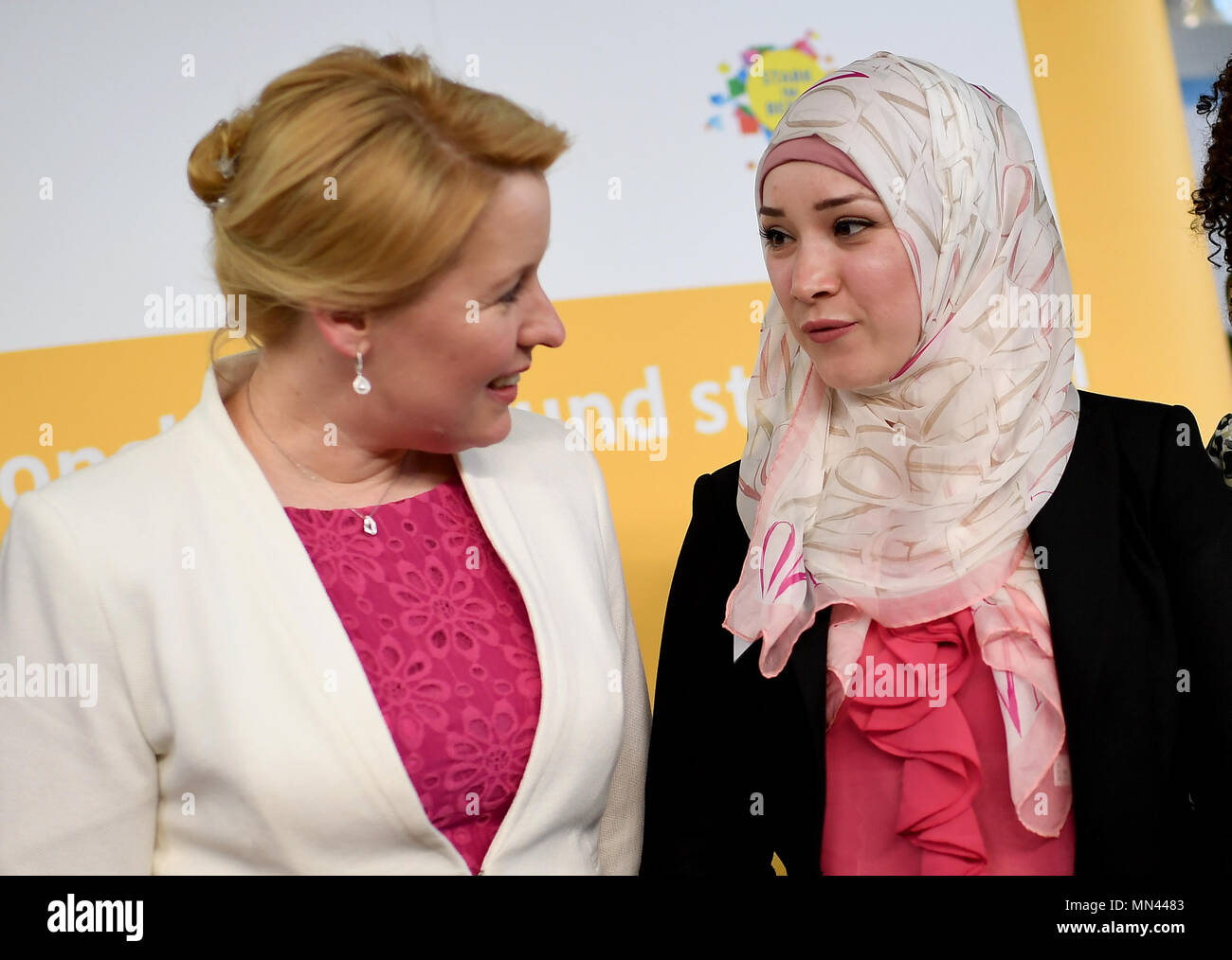 14 May 2018, Germany, Berlin: Franziska Giffey of the Social Democratic Party (SPD), German Minister of Family Affairs, Senior Citizens, Women and Youth, speaks Madina Malsagov who participates in the European Social Fund (ESF) programme 'Stark im Beruf' (lit. strong in the job). Photo: Britta Pedersen/dpa Stock Photo