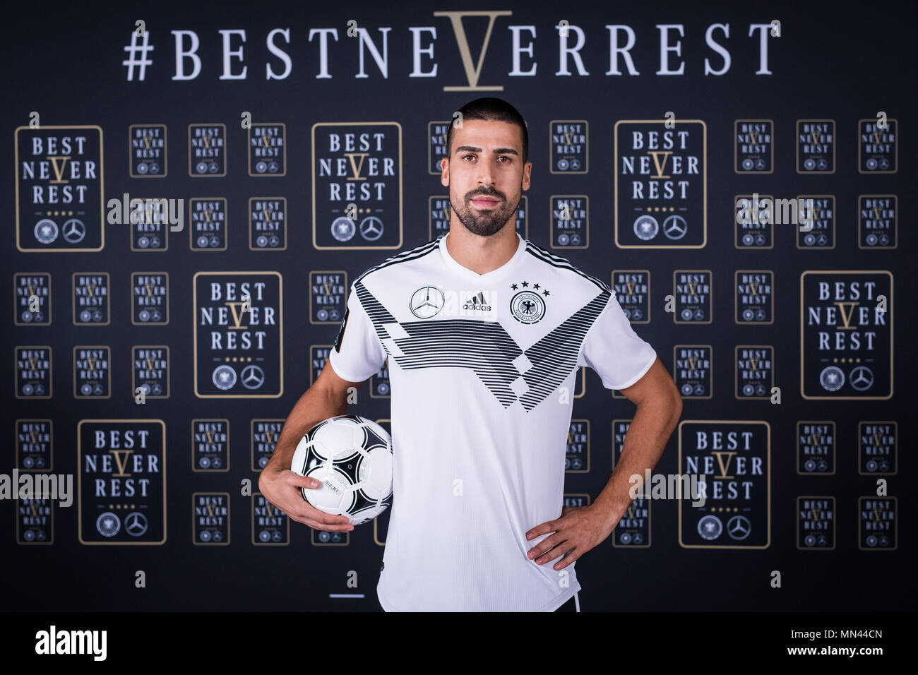 Sami Khedira (Germany) in front of the World Cup logo of the Mercedes-Benz  Generalsupplier (# BEST NEVER REST) Preview/Archive Image: Topic of the  caderbekanntgabe on 15.05.2018- GES/Football/DFB Marketing Day in the  Filmstudios