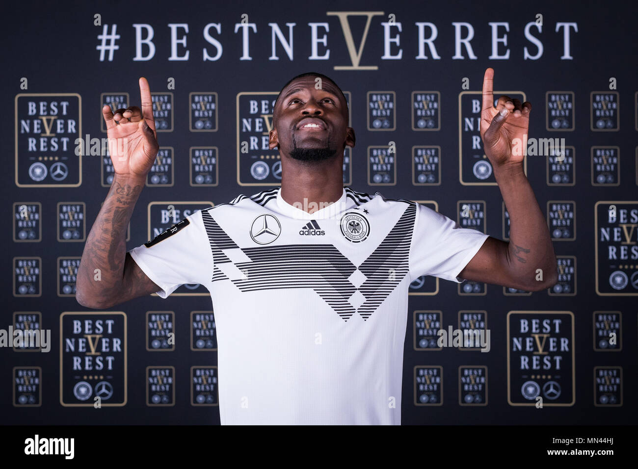 Antonio Ruediger (Germany) in front of the World Cup logo of the Mercedes- Benz Generalsupplier (# BEST NEVER REST) Preview/Archive picture: Topic of  the caderbekanntgabe on 15.05.2018- GES/Football/DFB-Marketingtag in the  Filmstudios Babelsberg, Berlin,