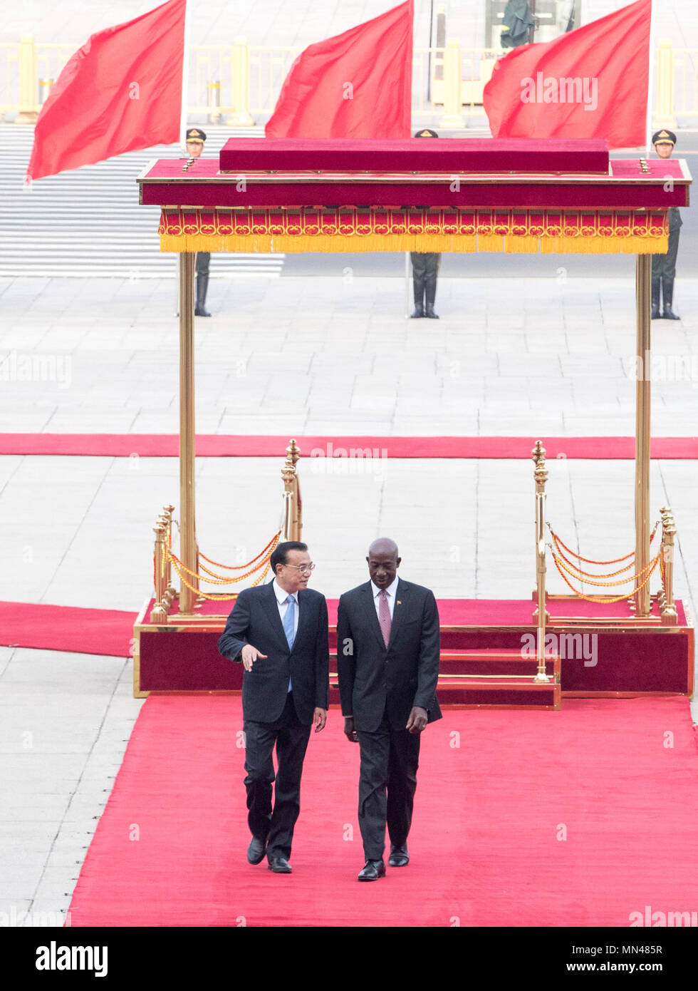 Beijing, China. 14th May, 2018. Chinese Premier Li Keqiang (L) holds a welcome ceremony for Prime Minister Keith Rowley of Trinidad and Tobago before their talks in Beijing, capital of China, May 14, 2018. Credit: Wang Ye/Xinhua/Alamy Live News Stock Photo
