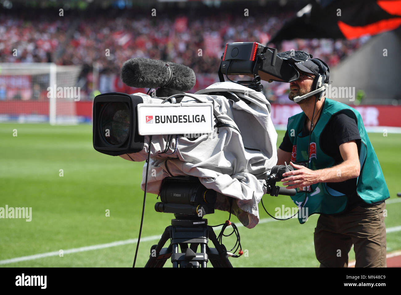 Nuremberg, Deutschland. 13th May, 2018. Cameraman, TV broadcasting, TV  camera, TV rights, broadcasting rights, Soccer 2. Bundesliga/1.FC  Nuremberg-Fortuna Dusseldorf 2-3, 34.matchday, matchday34, League2, season  2017/18 on 13.05.2018 Max-Morlock ...