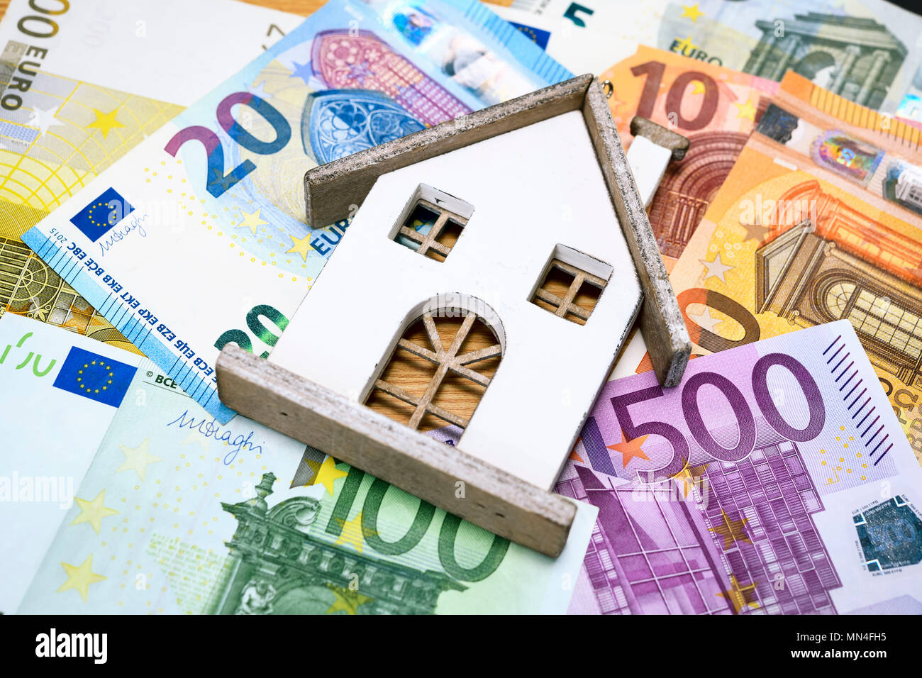 Haus kaufen haus kaufen hires stock photography and images Alamy