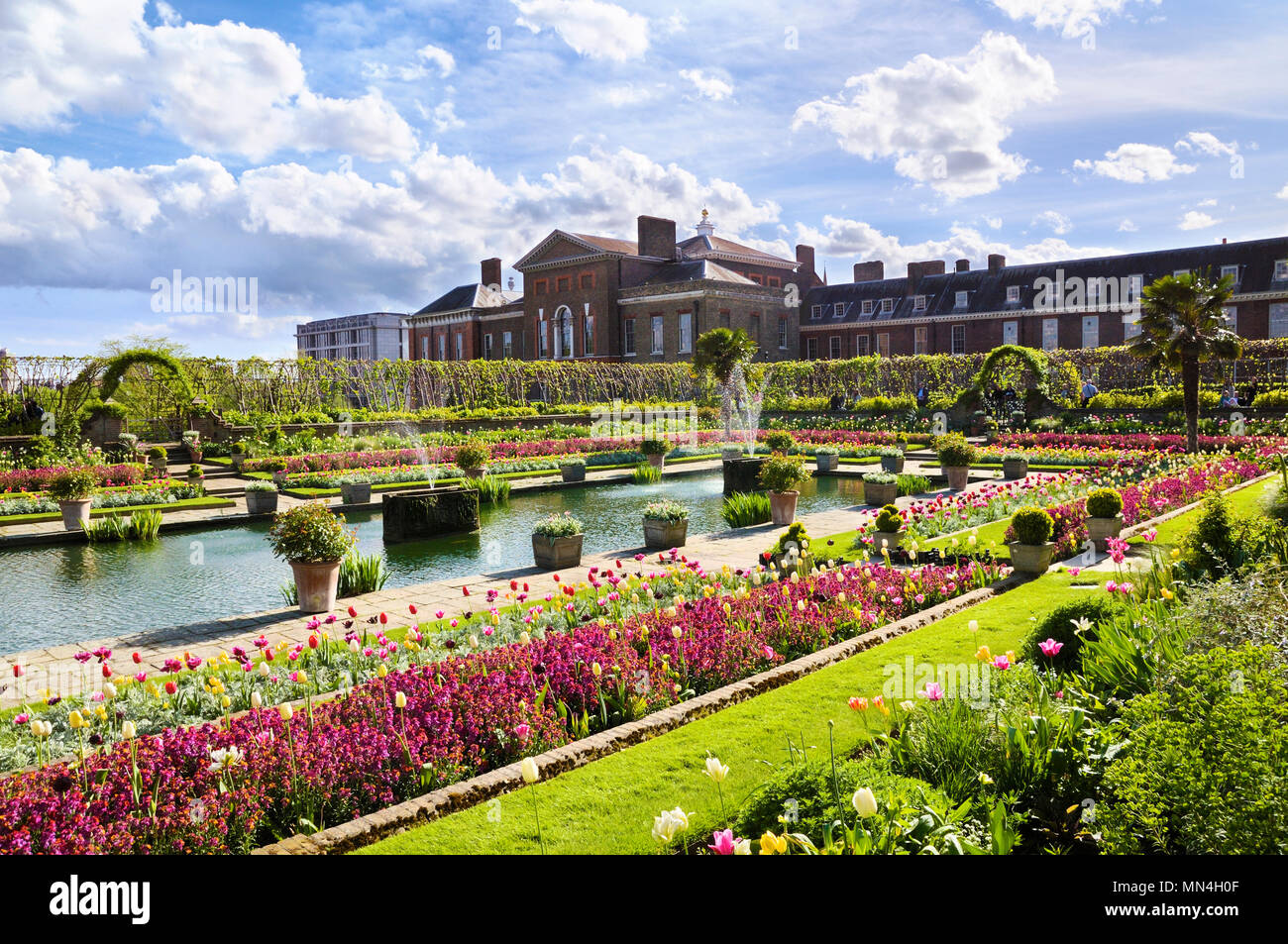 Beautiful floral display in the Sunken Garden at Kensington Palace, Kensington Gardens, Royal Borough of Kensington and Chelsea, London, England, UK Stock Photo