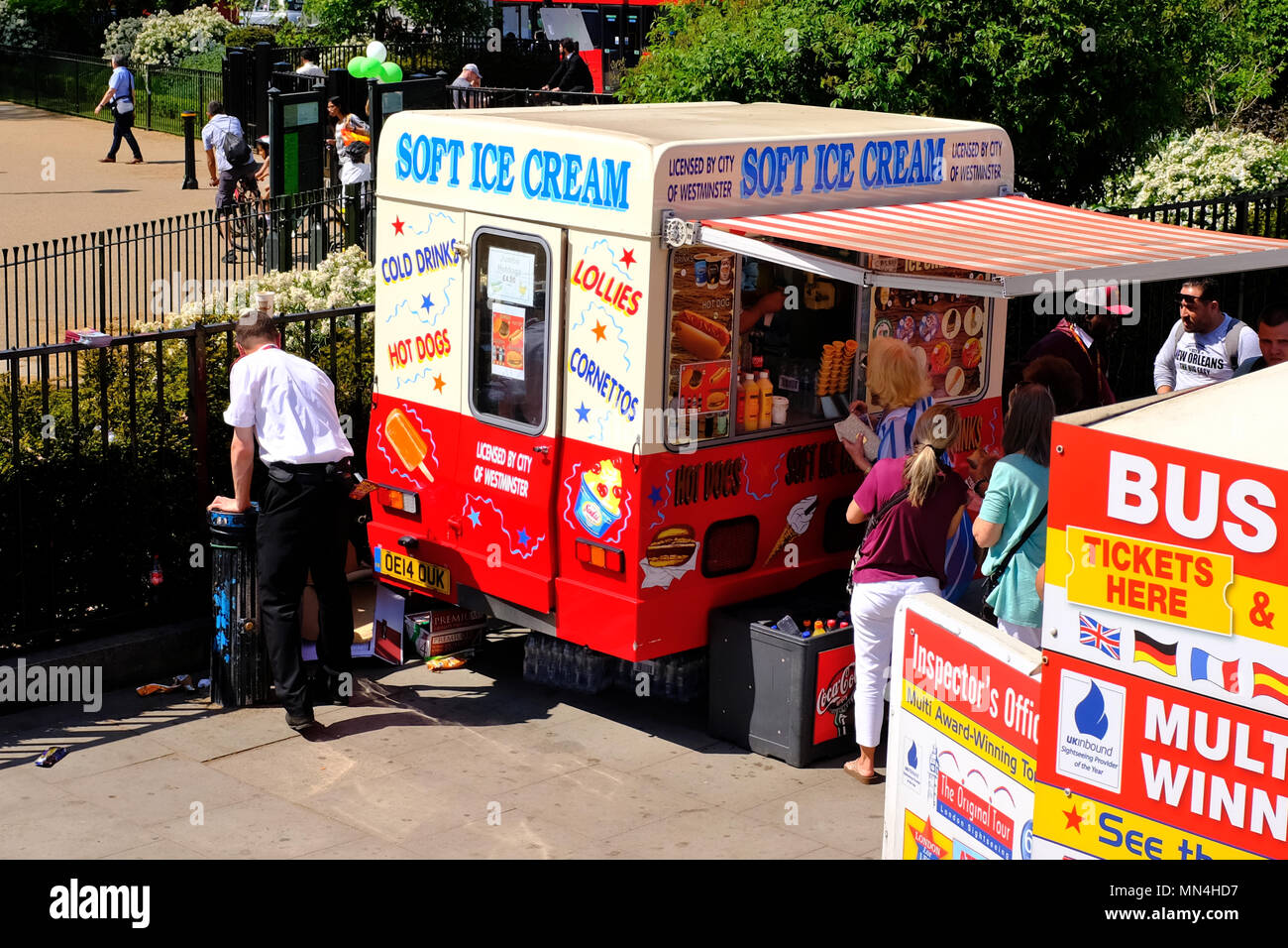 Ice Cream vendor at Hyde Park London Stock Photo Alamy