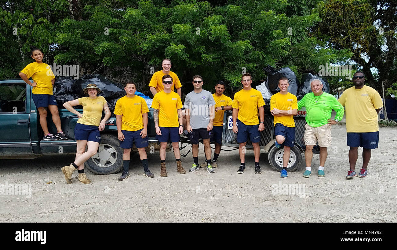 171013-N-BK435-0043 PUERTO BARRIOS, Guatemala (October 13, 2017) Southern Partnership Station 17 (SPS 17) service members pose for a group photo with a Guatemalan citizen, second from right, following a beach clean up community relations project (COMREL). SPS 17 is a U.S. Navy deployment, executed by U.S. Naval Forces Southern Command/U.S. 4th Fleet, focused on subject matter expert exchanges with partner nation militaries and security forces in Central and South America. (U.S. Navy photo by Mass Communication Specialist 1st Class Jeremy Starr/Released) Stock Photo