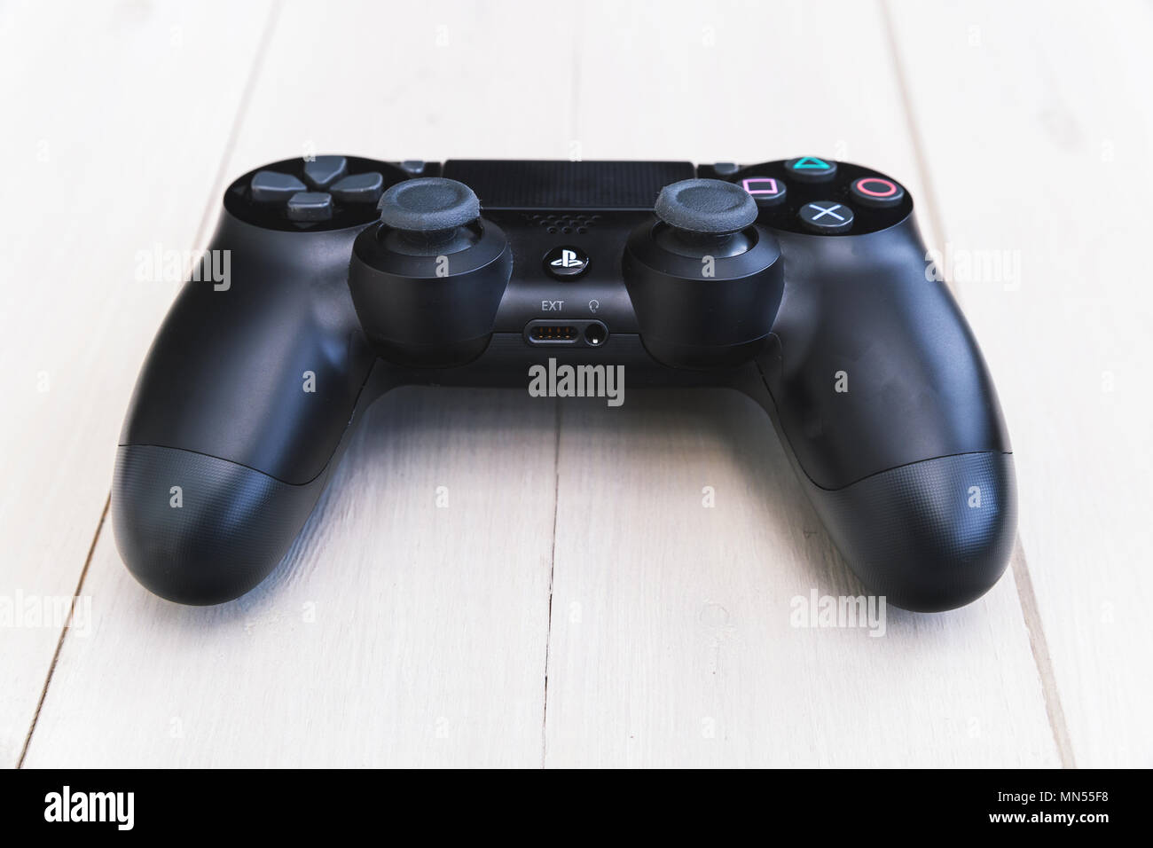 Ps4 controller hi-res stock photography and images - Alamy