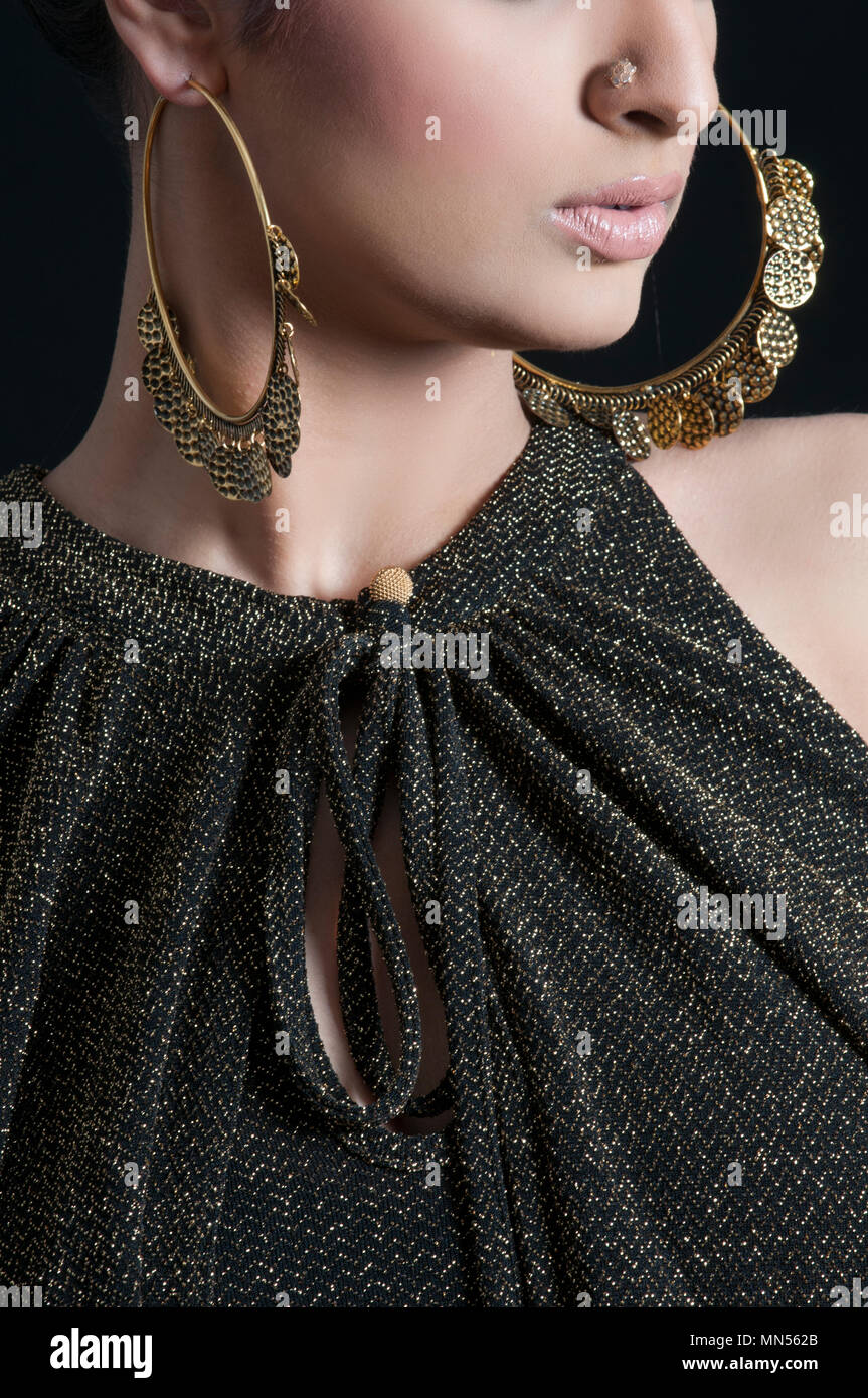 Indian woman wearing gold earrings hi-res stock photography and images ...