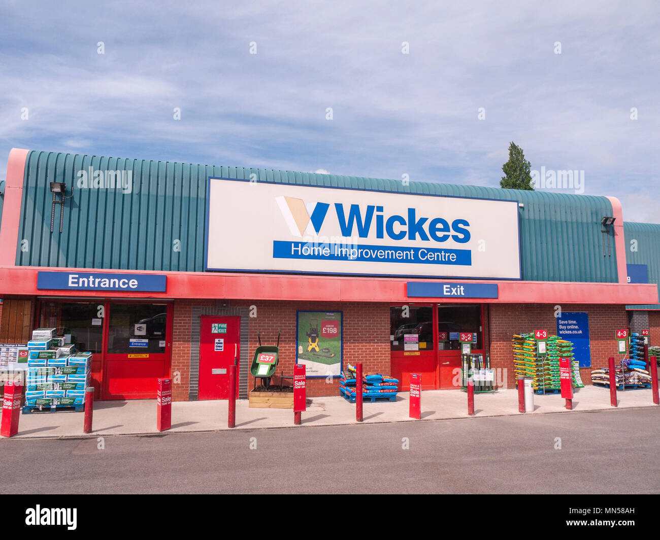 Wickes store hires stock photography and images Alamy