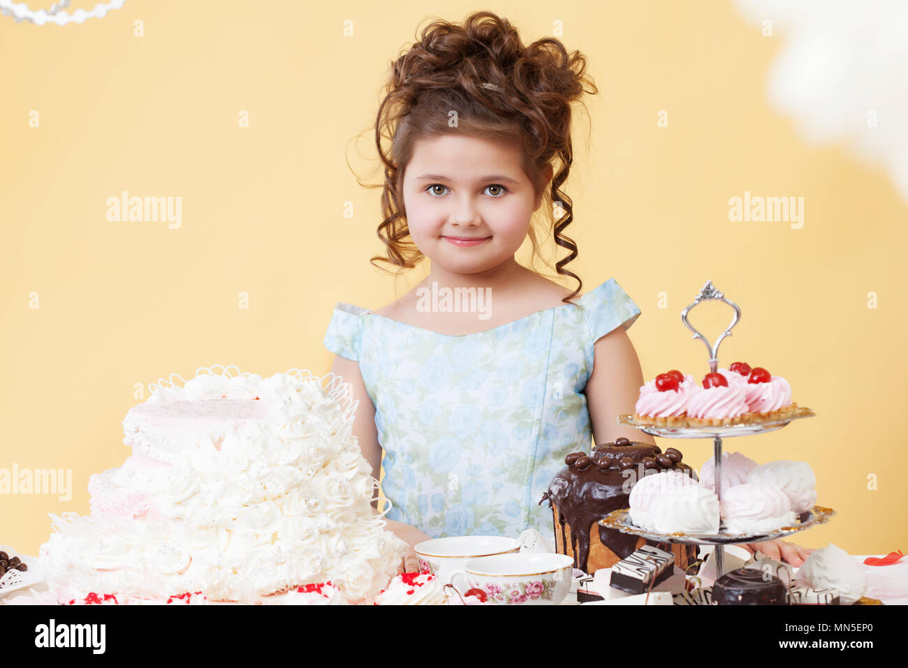 Pretty Smiling Girl Posing At Table With Desserts Stock Photo Alamy pretty-smiling-girl-posing-at-table-with-desserts-stock-photo-alamy