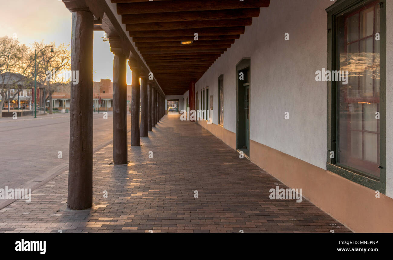 Palace of the Governors, Santa Fe, State Capital of New Mexico at sunset on a spring evening. Adobe structure and historical Spanish government seat. Stock Photo