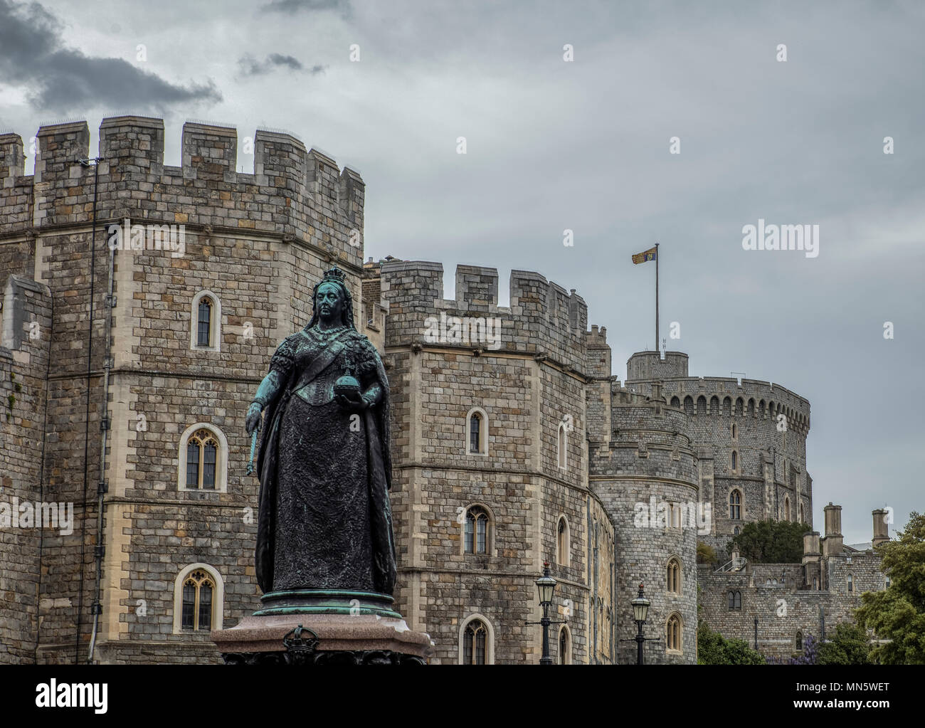 Statue of Queen Victoria outside Windsor Castle Stock Photo Alamy