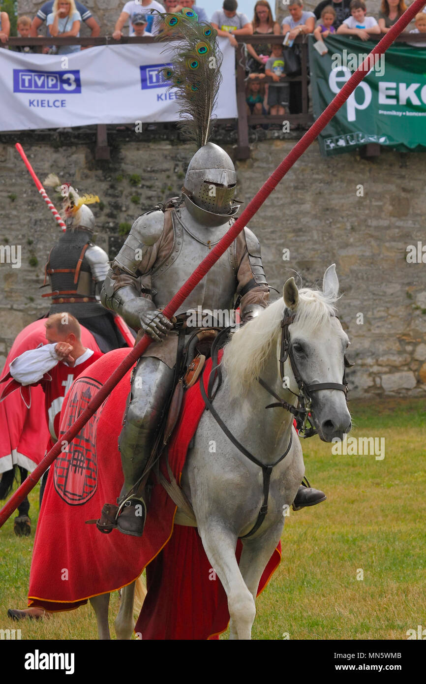 Knights costume hi-res stock photography and images - Alamy